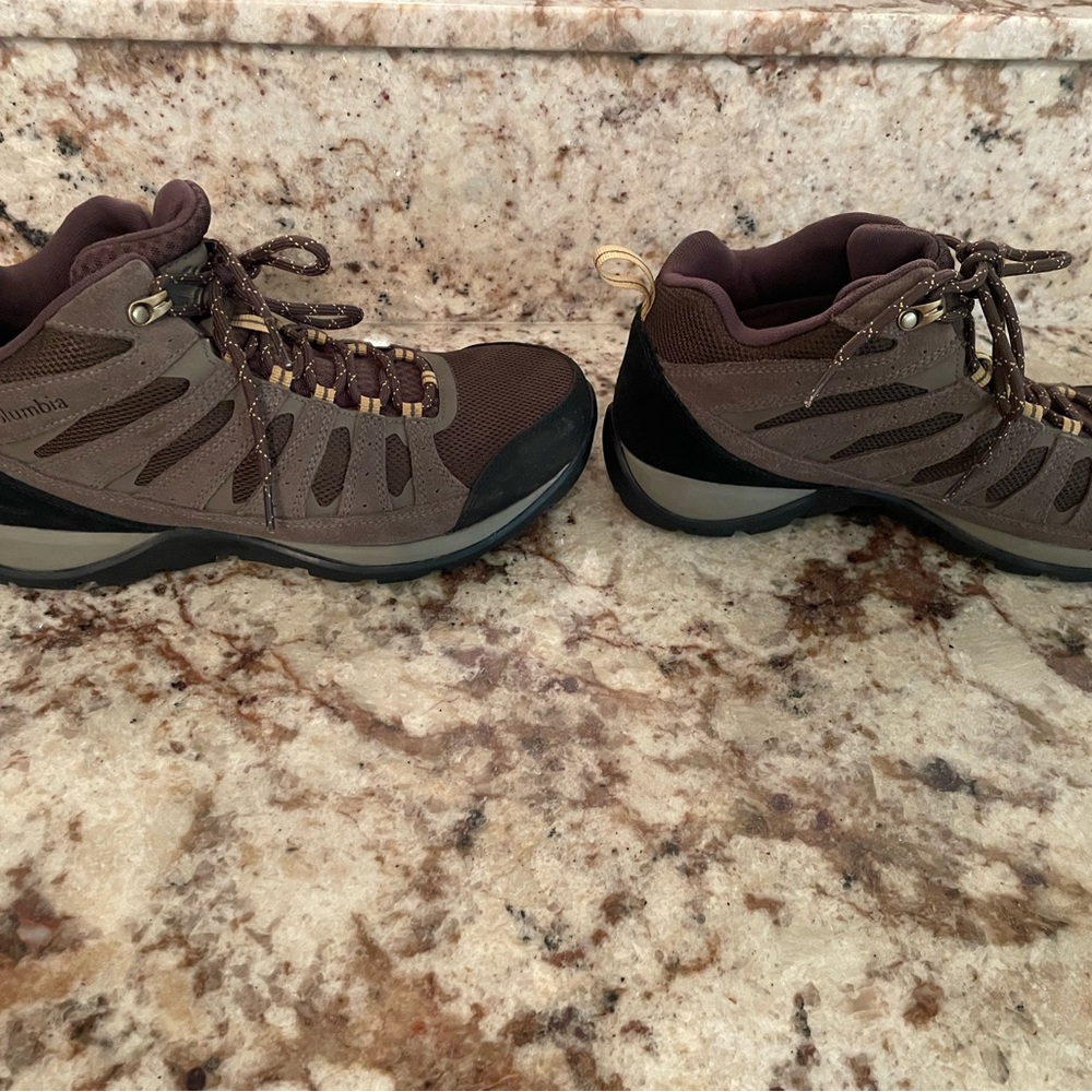 Columbia brand men’s hiking shoes US size 9.5 - Picture 7 of 7